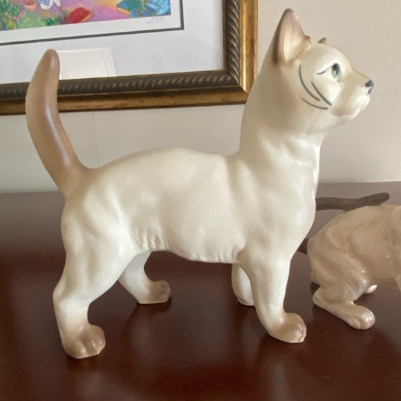 Lot of 2 Siamese Cat Porcelain Figurines Smaller is Lefton Cute Cat Japan - Picture 2 of 10